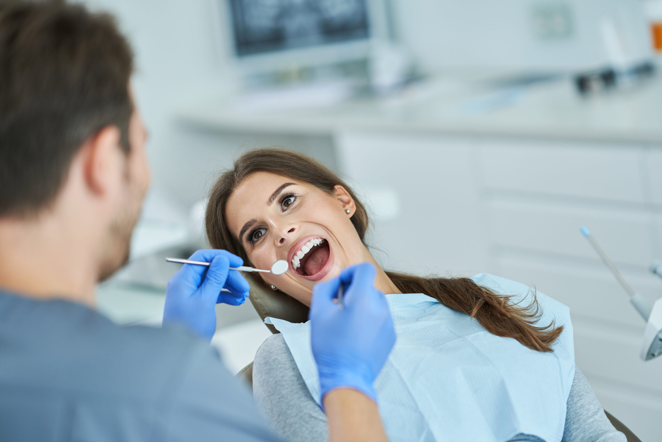 Dente cariato: come riconoscerlo e curarlo per evitare problemi maggiori