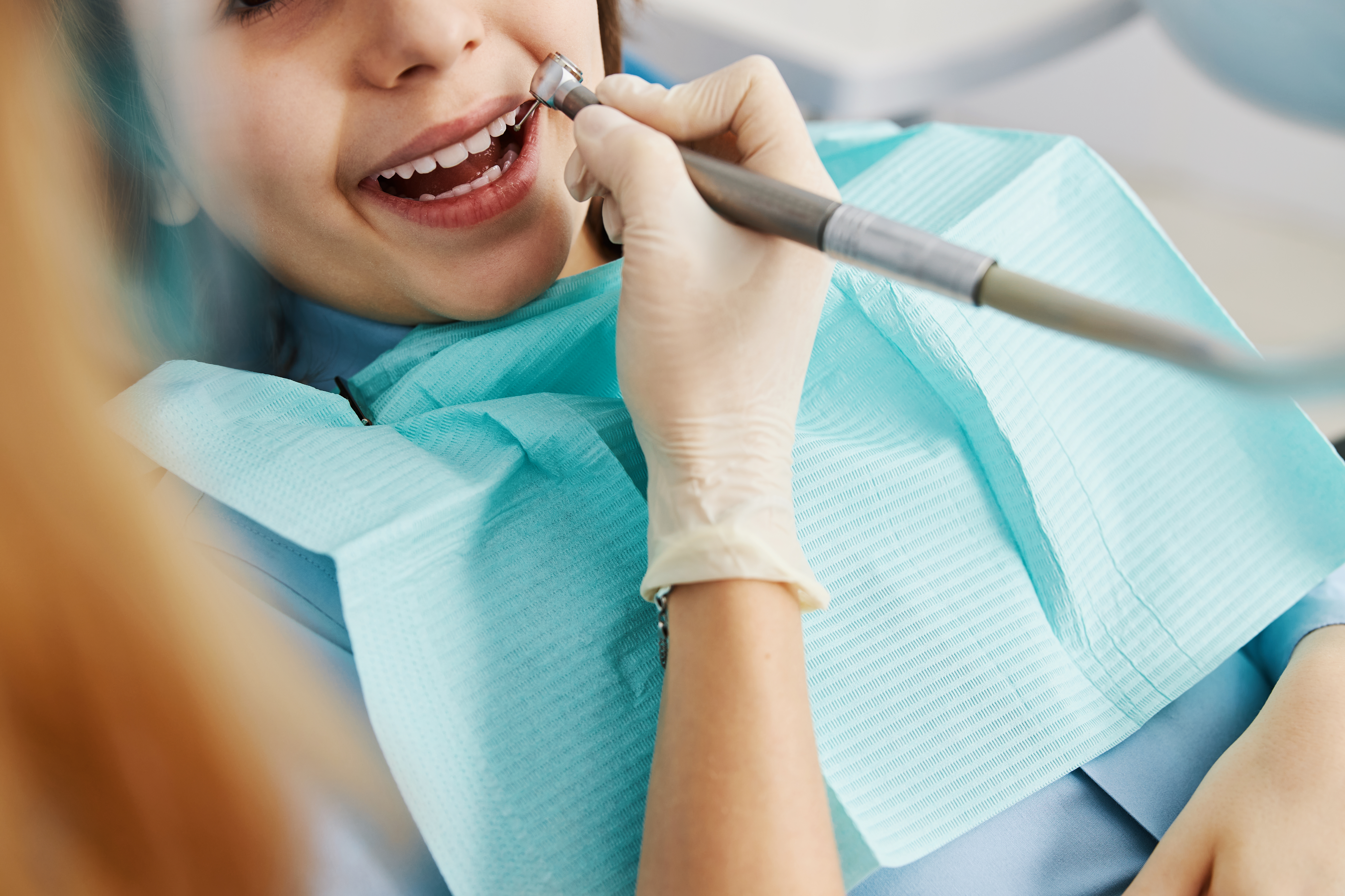 Teeth drilling procedure on minor patient teeth